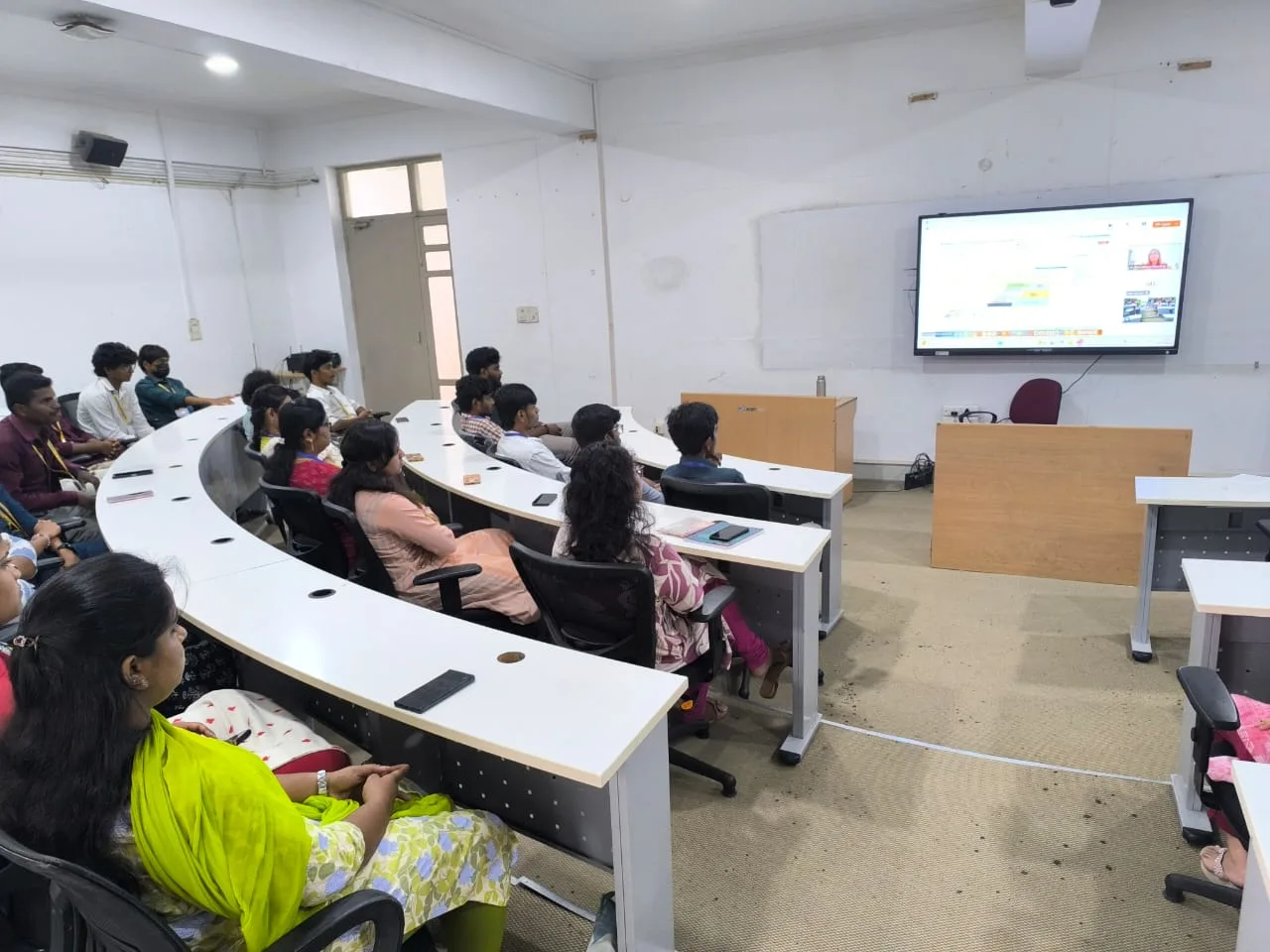 Expert Session on “Segmentation, Targeting, and Positioning in Marketing” - gallery 3